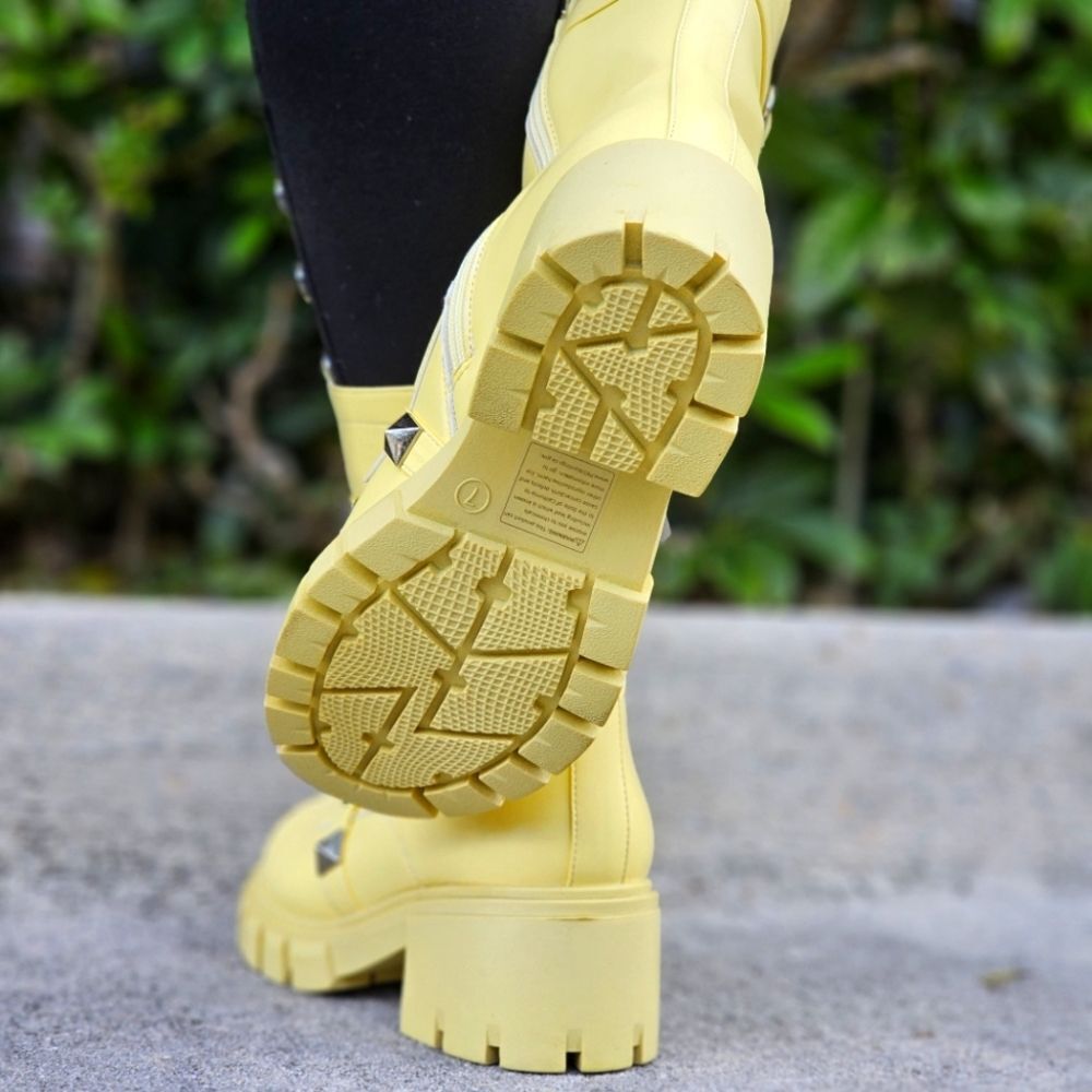 Fashion Women's Yellow Combat Boots Pyramid Studs Side Zipper - Picture 4 of 5